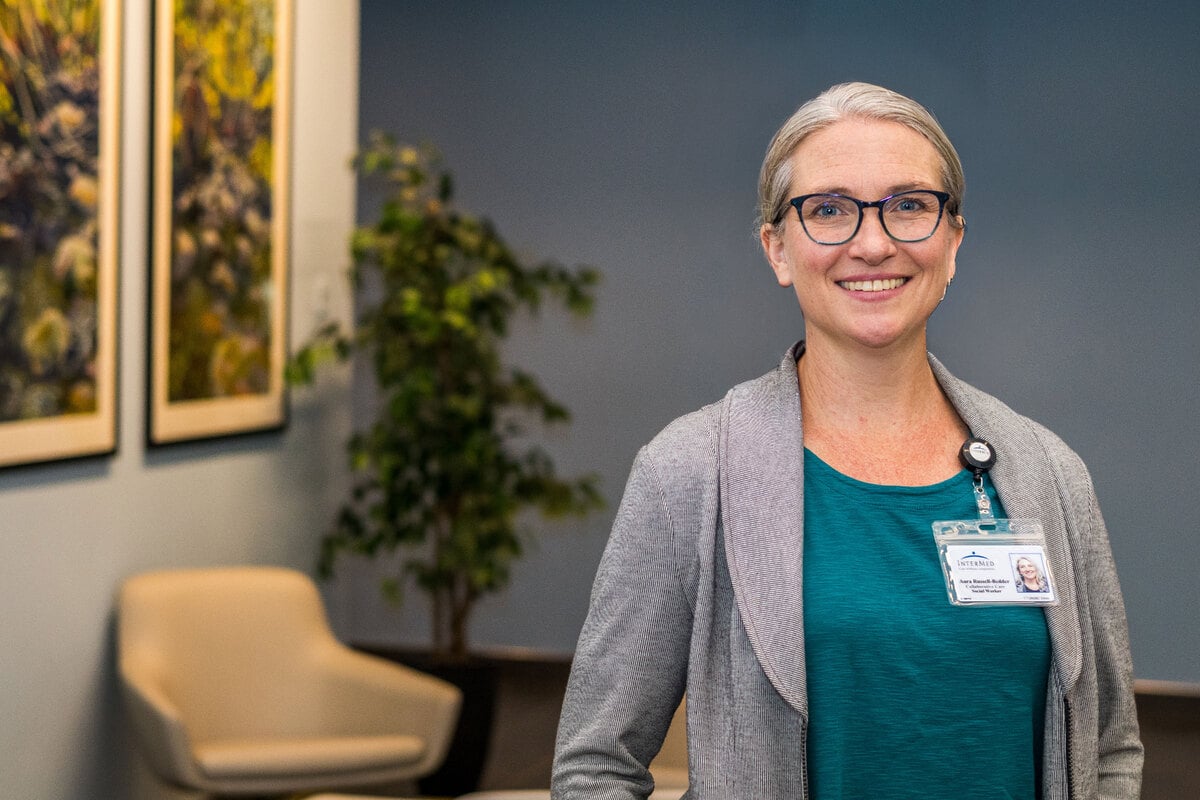 Aura Russell-Bedder, LCSW head shot.